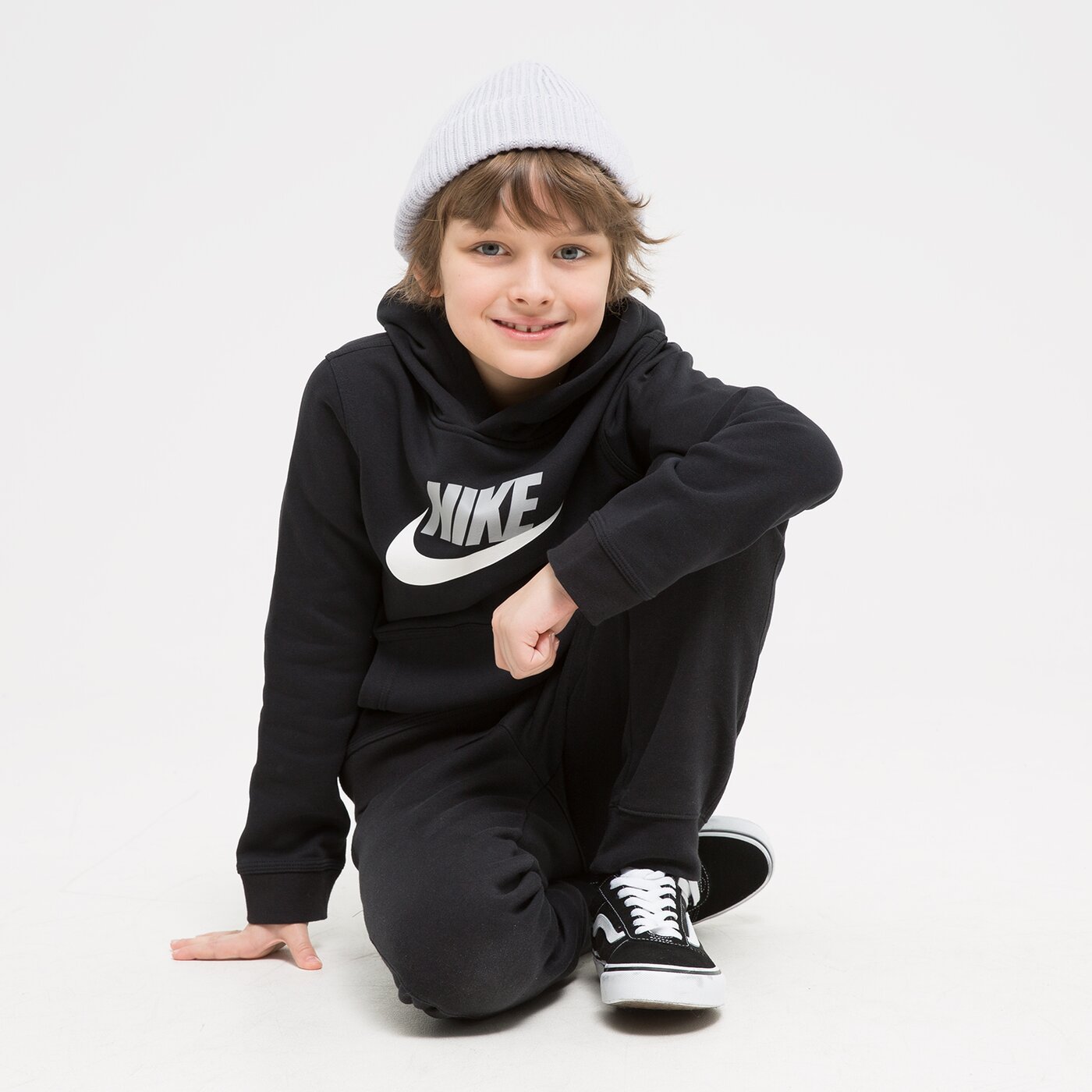 NIKE BLUZA Z KAPTUREM SPORTSWEAR BOY CJ7861 011 czarny Dziecięce