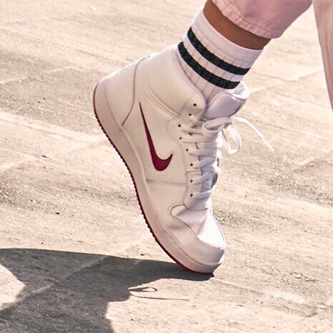 NIKE WMNS EBERNON MID