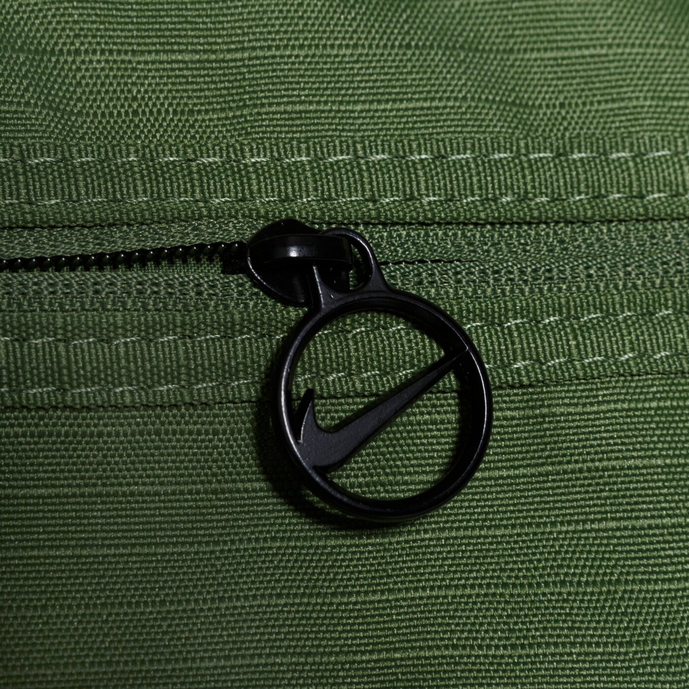 Torba sportowa damska NIKE TORBA GYM CLUB PLUS dh6863-328 kolor zielony