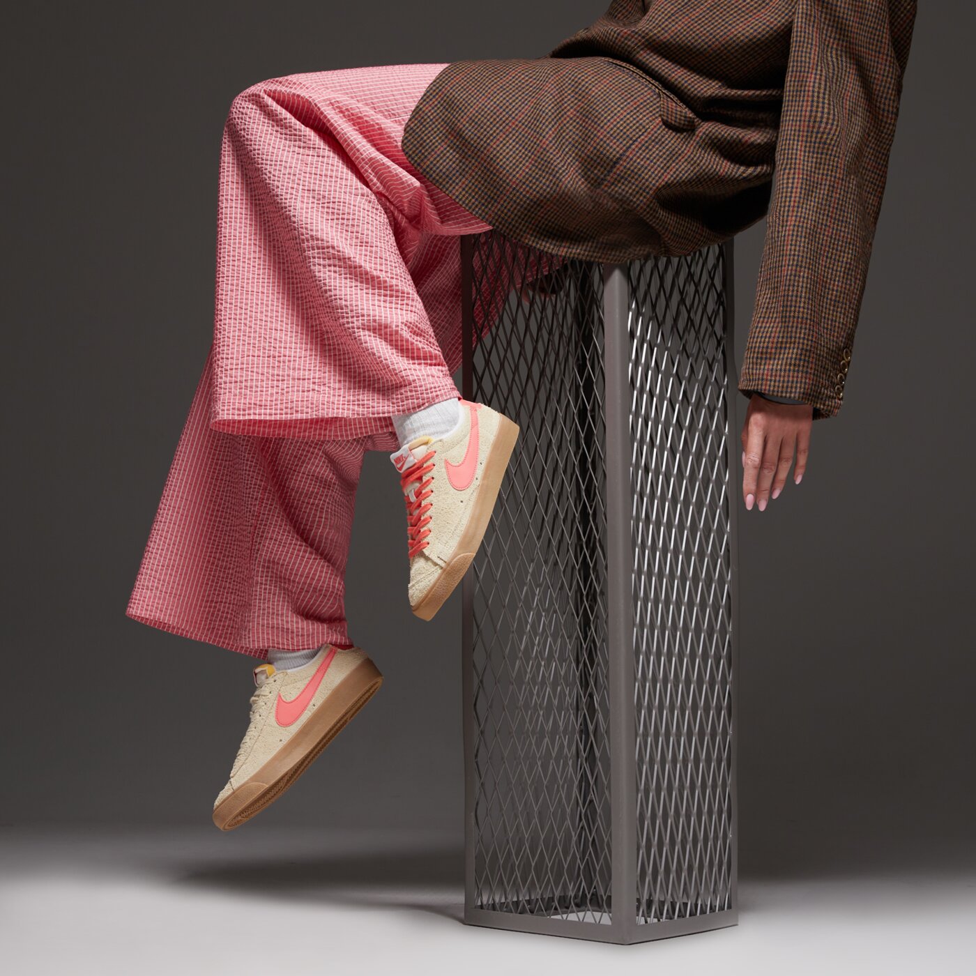 Buty sportowe damskie NIKE BLAZER LOW '77 VINTAGE fq8060-700 kolor żółty