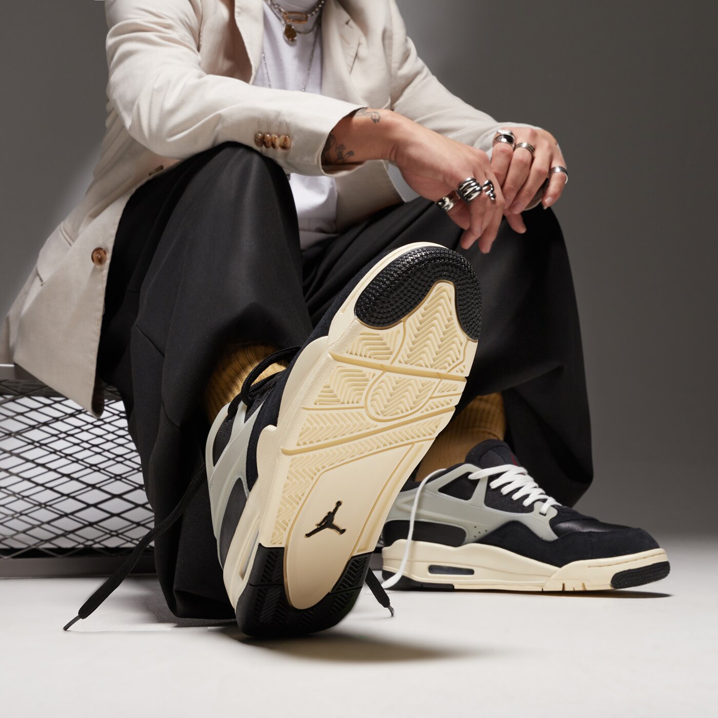 Buty sportowe męskie AIR JORDAN 4 RM fq7939-006 kolor czarny