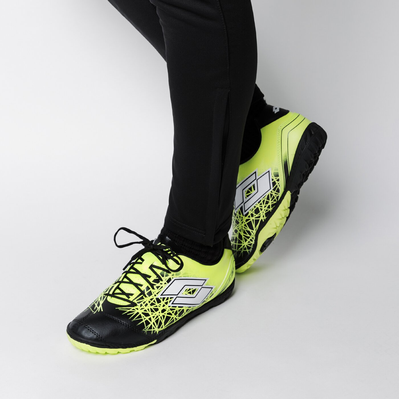 Buty piłkarskie męskie LOTTO LZG 700 IX TF s9647 kolor czarny