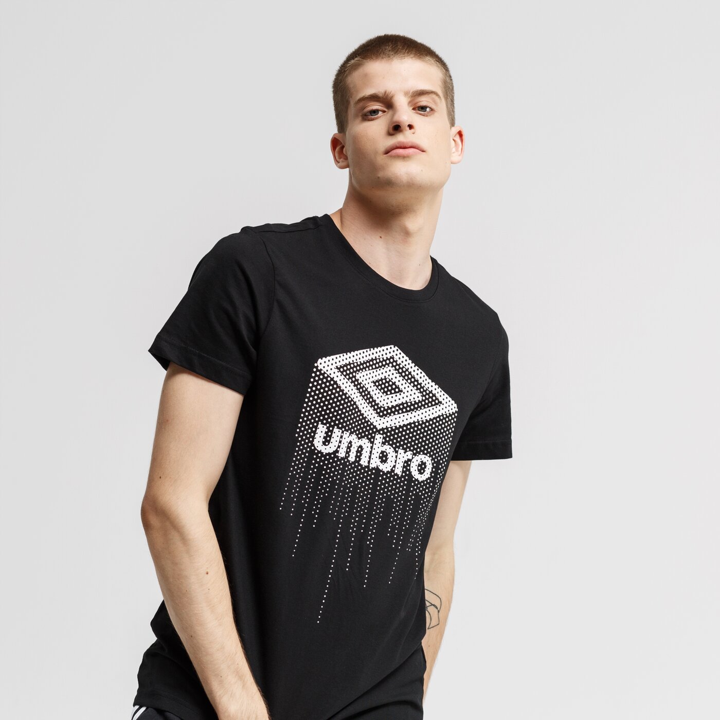 Koszulka męska UMBRO T-SHIRT ROGER ul39tsm21001 kolor czarny