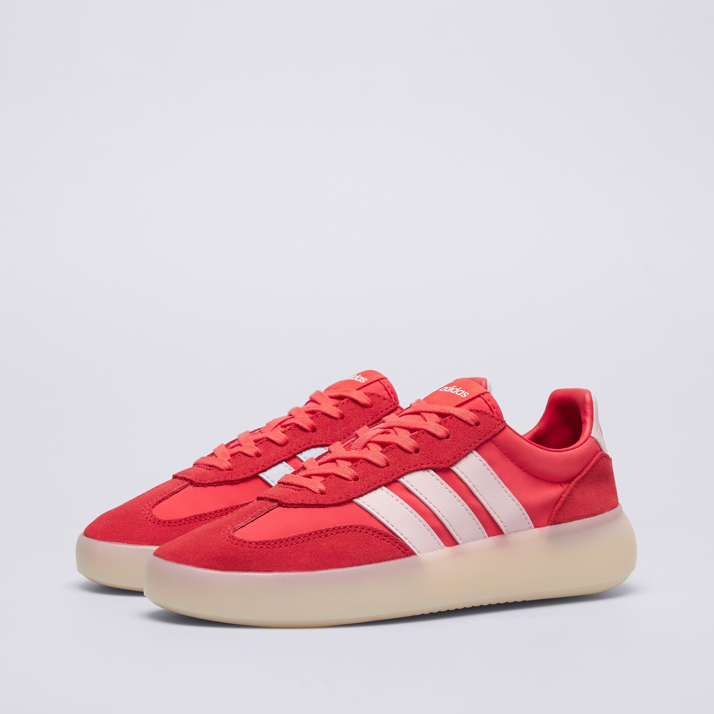 Buty sportowe damskie ADIDAS BARREDA DECODE jp9669 kolor czerwony