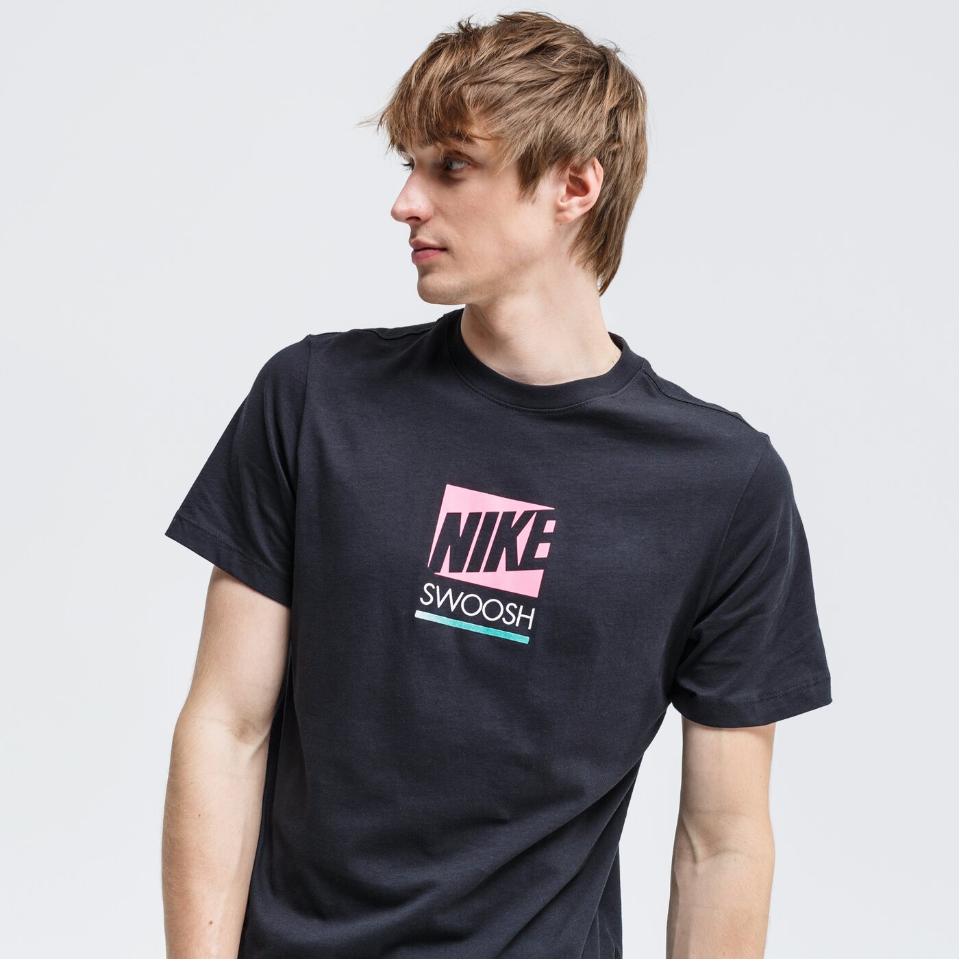 Koszulka męska NIKE T-SHIRT NSW SS MLTI COLOR NIKE cw0474-010 kolor czarny