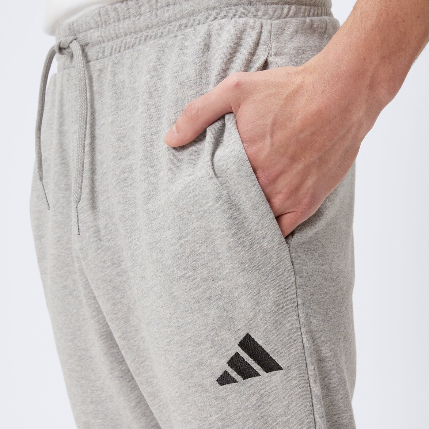 Spodnie dresowe męskie ADIDAS SPODNIE M FEELCOZY PANT je3855 kolor szary