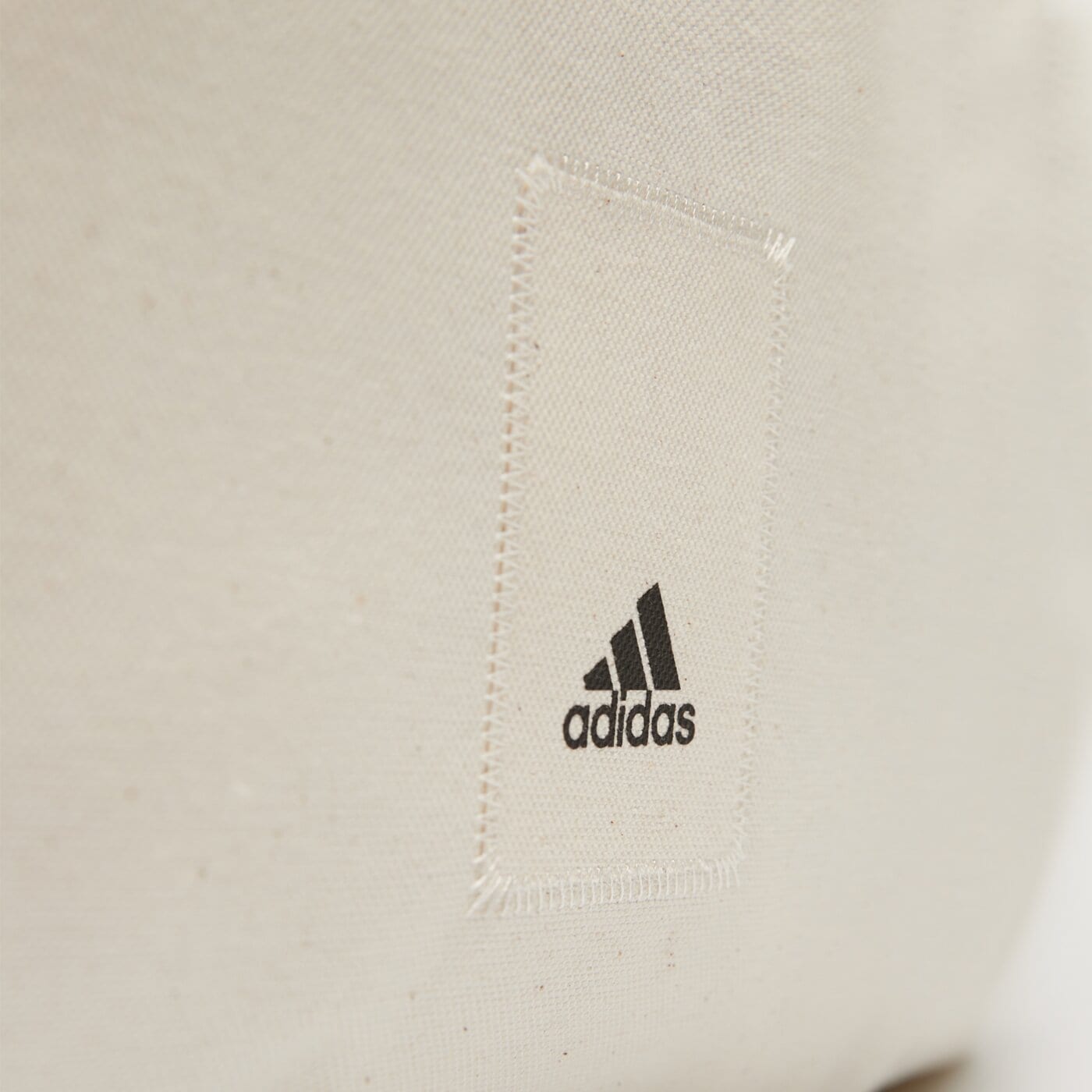 Torba sportowa damska ADIDAS TORBA TRAINING ACC HW ALL ht4776 kolor biały