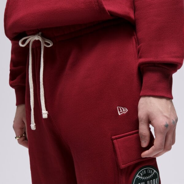 Spodnie dresowe męskie NEW ERA SPODNIE NE CARGO NONE 60416406 kolor bordowy