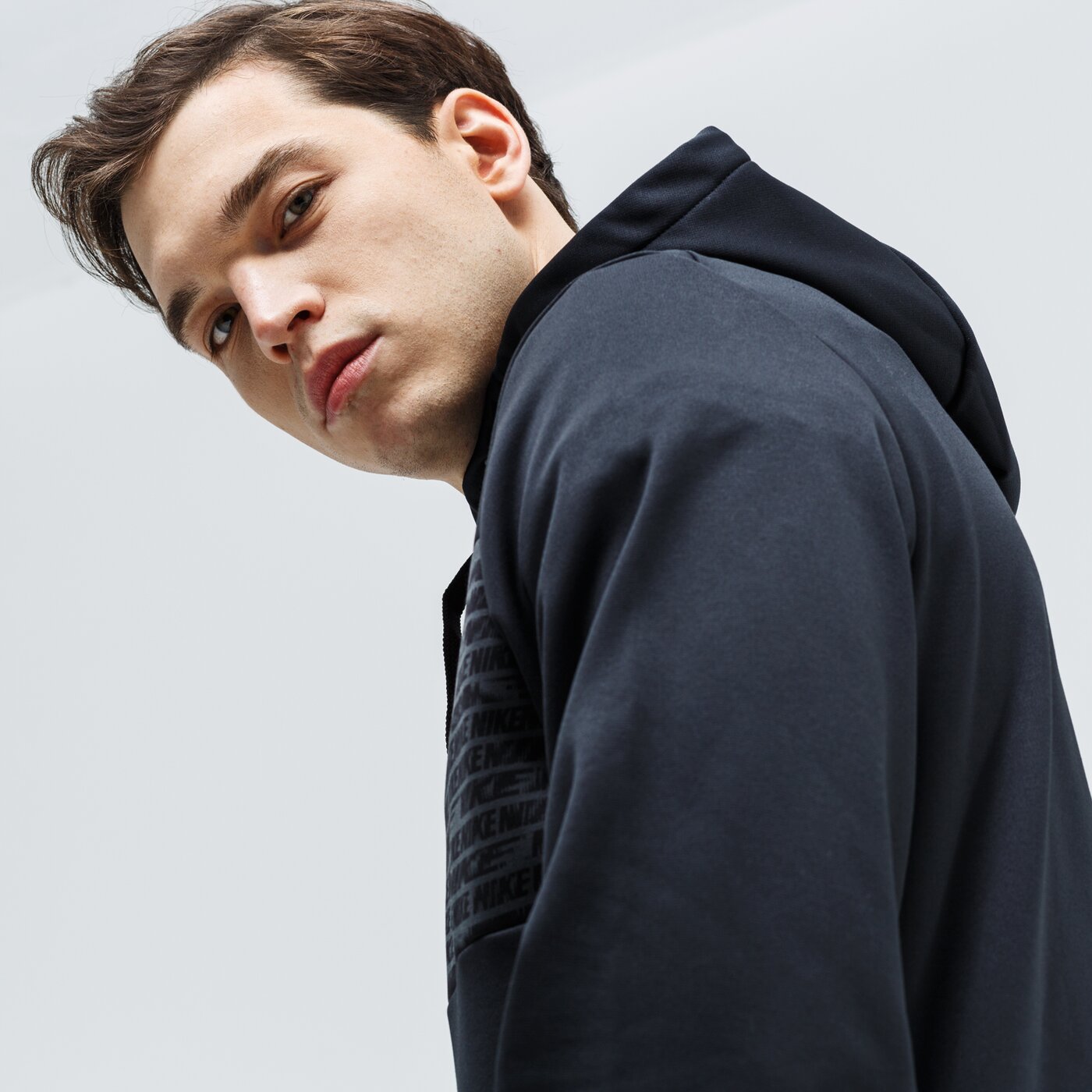 Bluza męska NIKE BLUZA M NK THRMA FL HD PO GFX 2 bv2764-010 kolor czarny