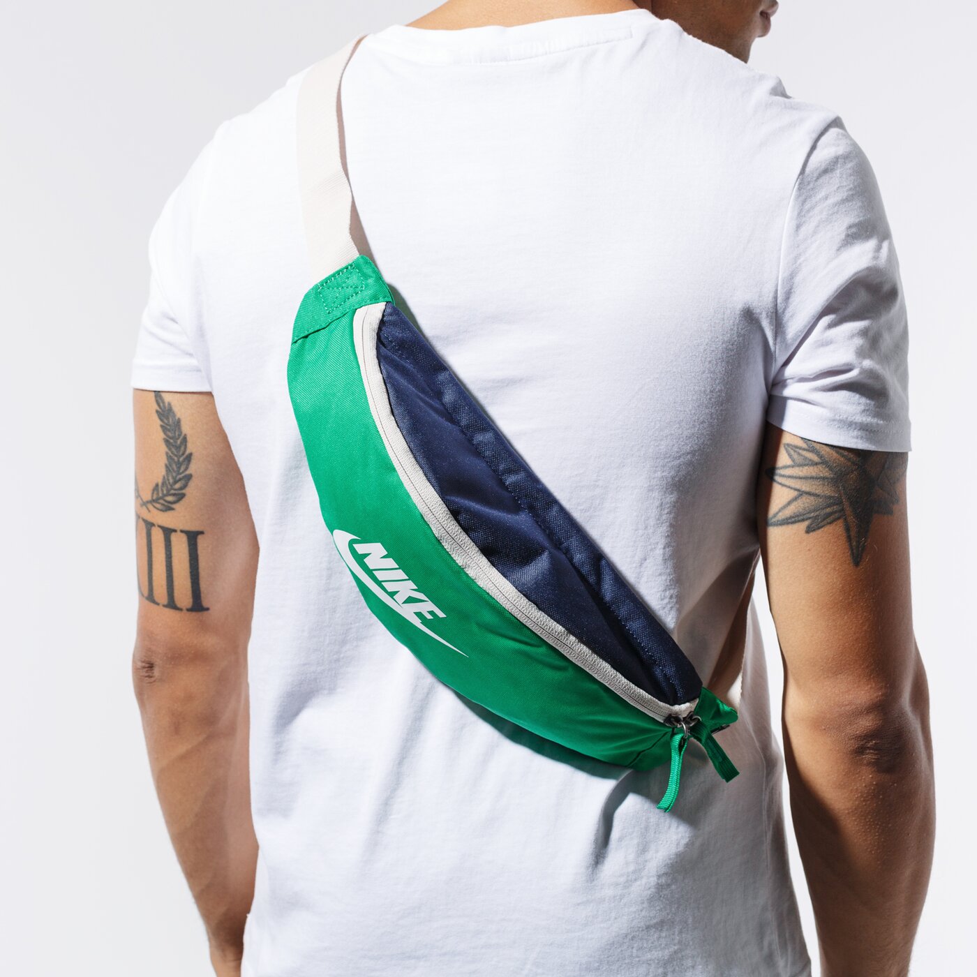 Nerka (saszetka na pas) damska sportowa NIKE NERKA SPORTSWEAR HERITAGE ba5750-311 kolor zielony