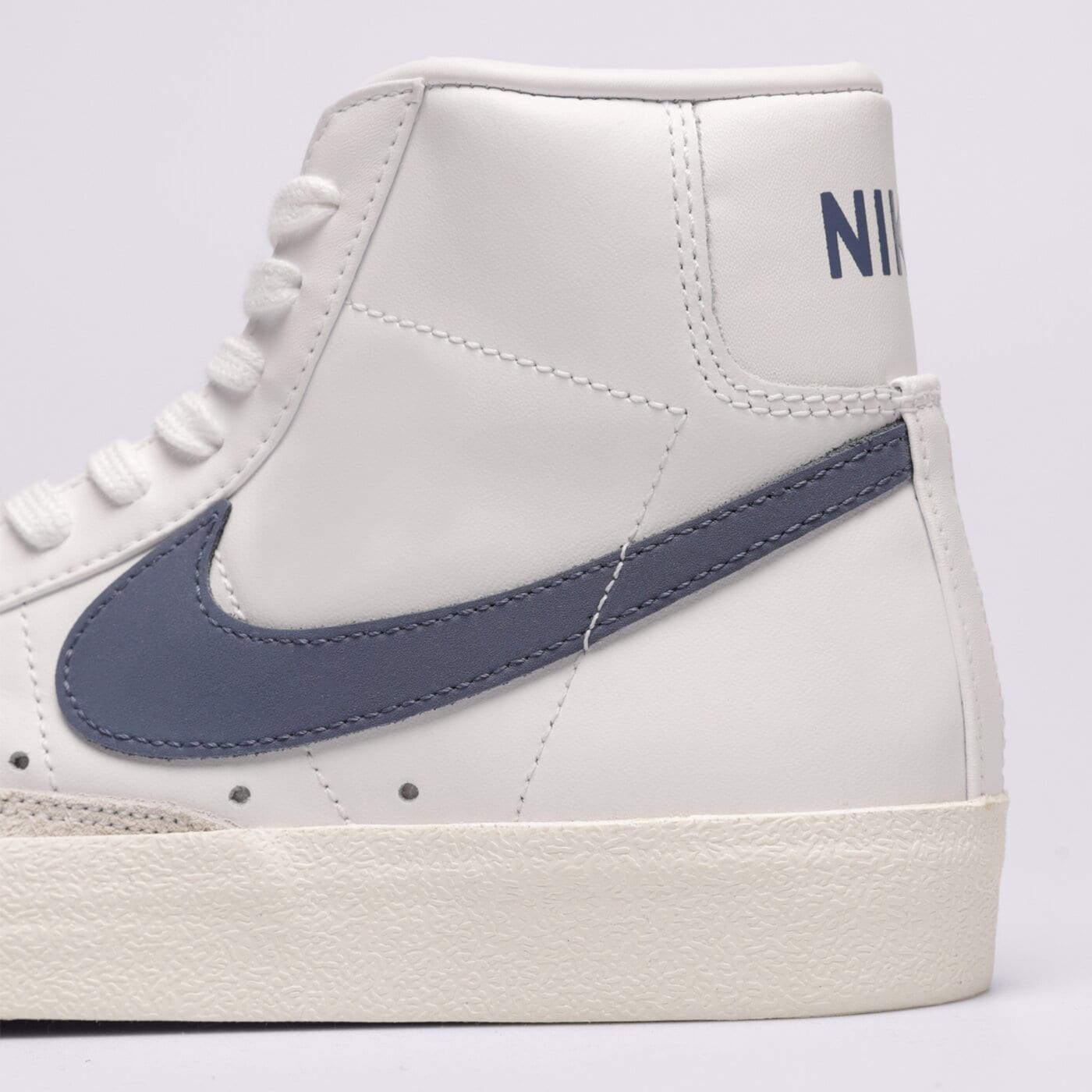 Buty sportowe damskie NIKE W BLAZER MID '77 cz1055-125 kolor biały