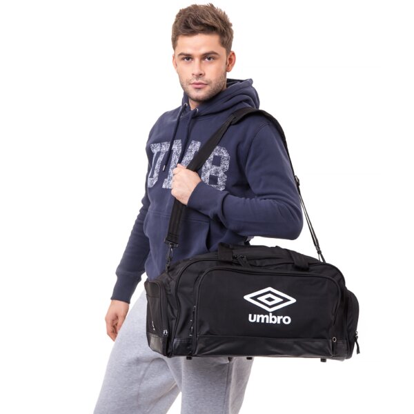 Torba sportowa damska UMBRO TORBA SMALL HOLDALL CZARNY 30475u090 kolor czarny