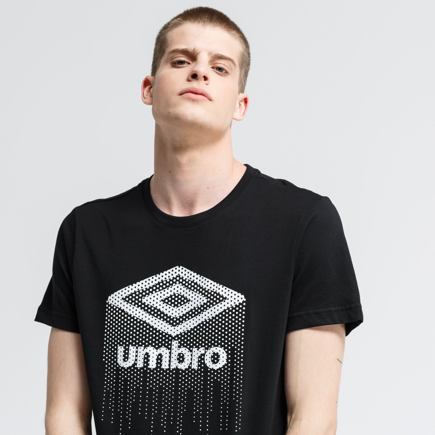 Koszulka męska UMBRO T-SHIRT ROGER ul39tsm21001 kolor czarny