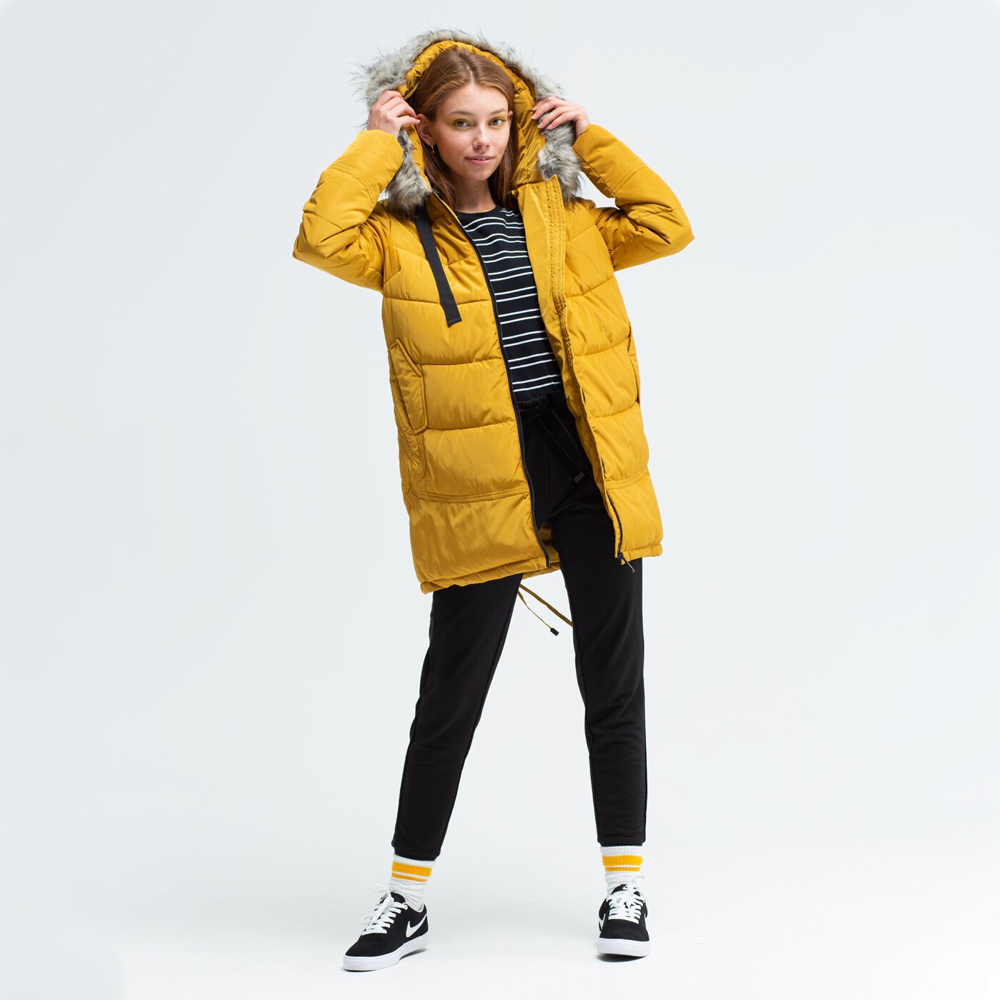 Spodnie dresowe damskie FEEWEAR SPODNIE ATIS fw39spd04001 kolor czarny