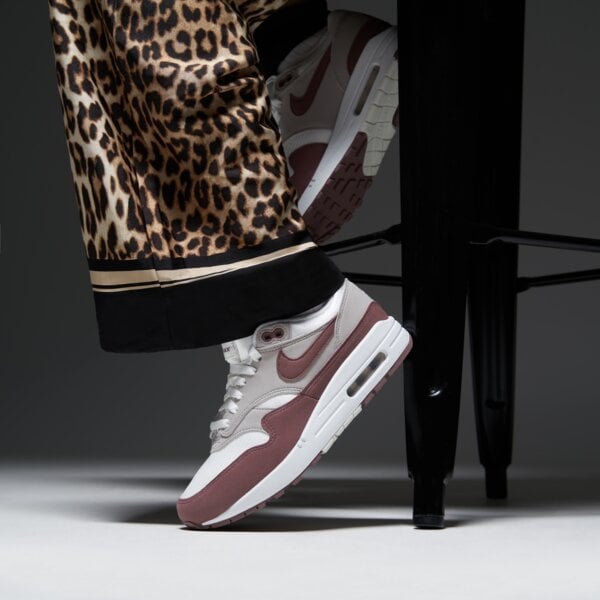 Buty sportowe damskie NIKE AIR MAX 1  dz2628-104 kolor kremowy