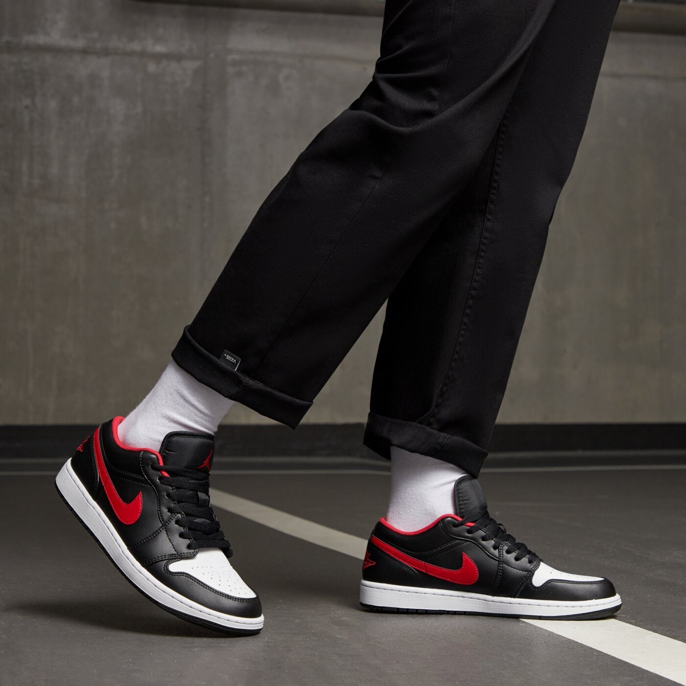 Buty sportowe męskie AIR JORDAN 1 LOW  553558-063 kolor czarny