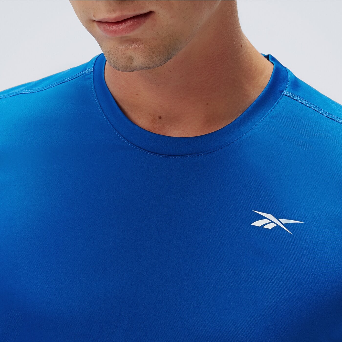 Hi3915 Reebok REEBOK T-SHIRT SS TECH (HI3915) niebieski | Męskie Koszulki | 50 style