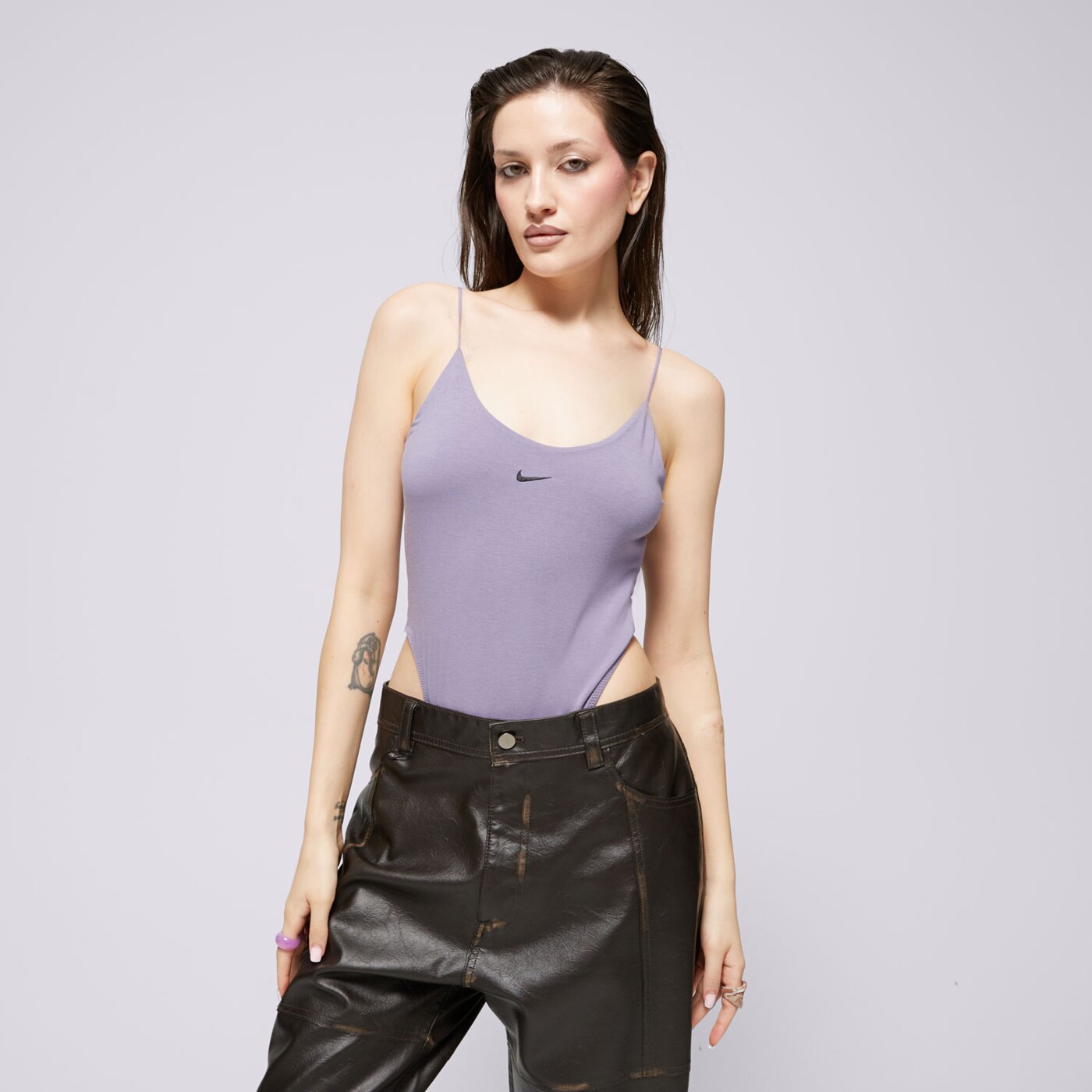 Strój kąpielowy damski NIKE BODYSUIT W NSW NK CHLL KNT CAMI BDYSUIT fn3658-509 kolor szary