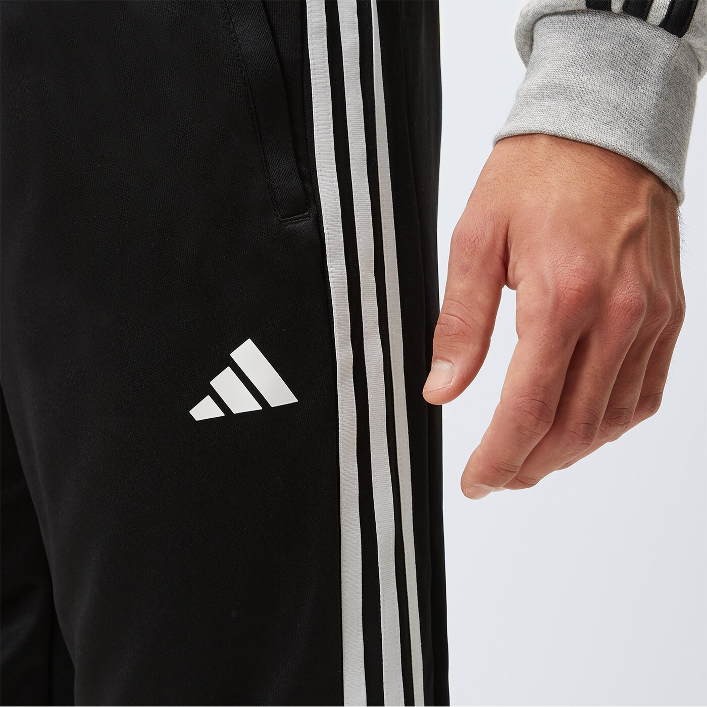 Spodnie dresowe męskie ADIDAS SPODNIE TR-ES BASE 3PT ib8168 kolor czarny