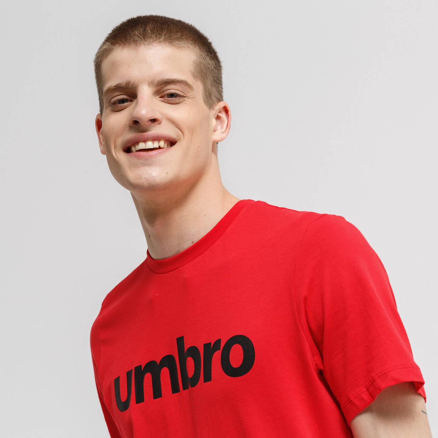 Koszulka męska UMBRO T-SHIRT SS LINEAR LOGO GRAPHIC 65551u-b26 kolor czerwony