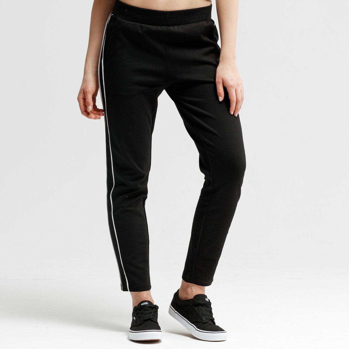 Spodnie dresowe damskie UMBRO SPODNIE HUSHY ul19spd06001 kolor czarny