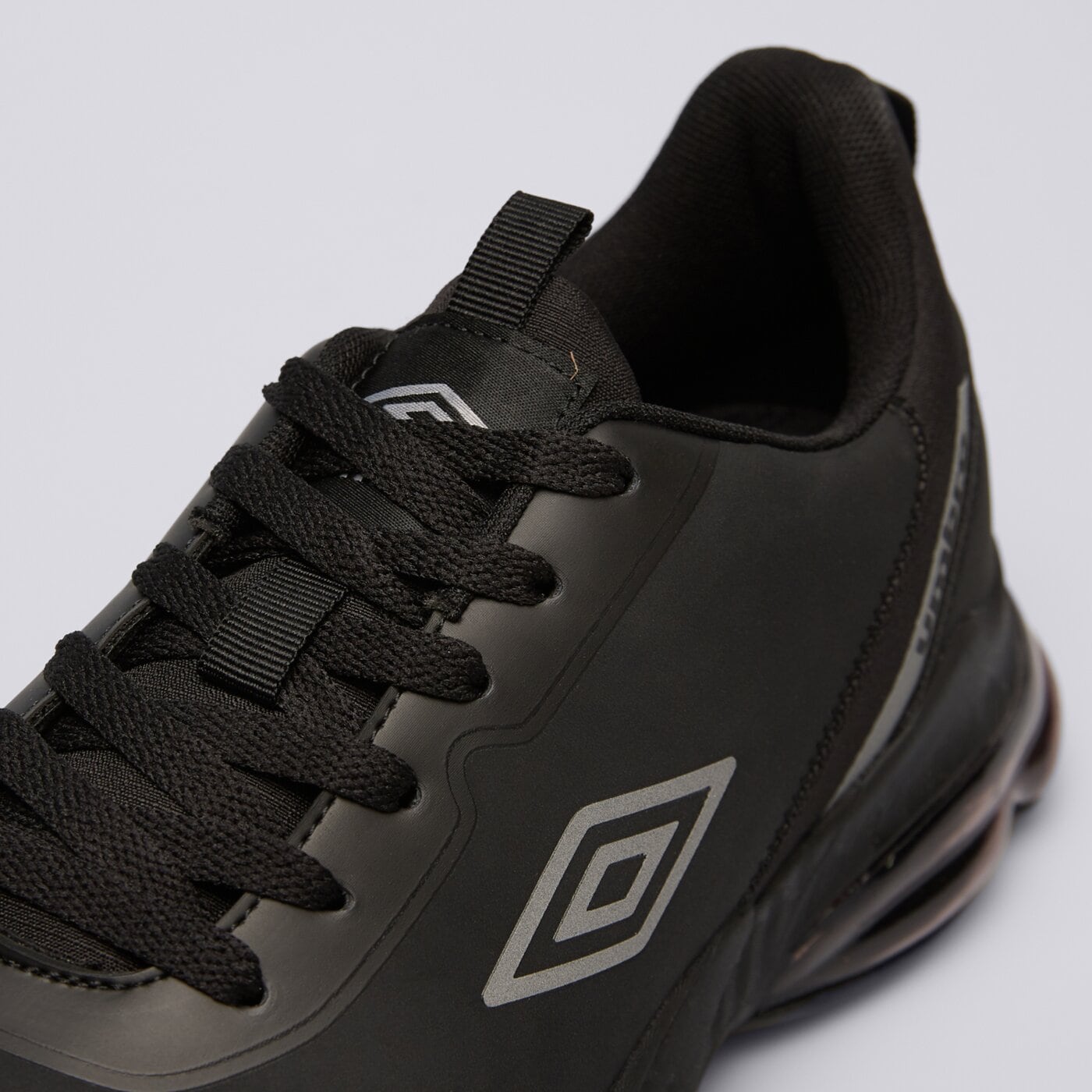 Buty sportowe męskie UMBRO THIAGO II  ummx225003 kolor czarny