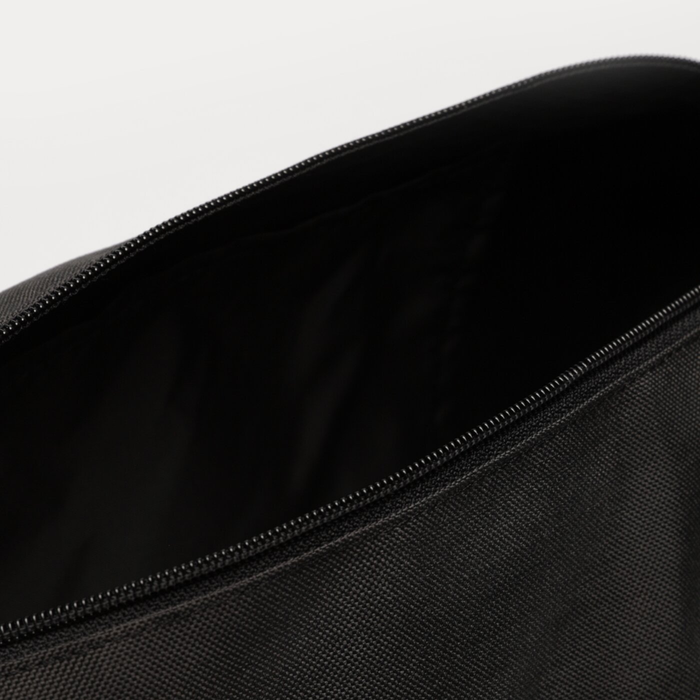 Torba sportowa damska ADIDAS TORBA TRAINING ACC HW ALL ht4744 kolor czarny