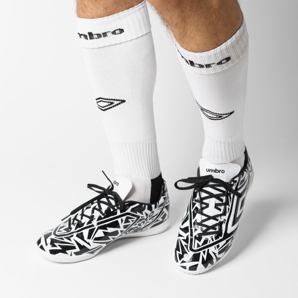 Buty piłkarskie męskie UMBRO EXTREMIS VI IC 81286u096 kolor czarny