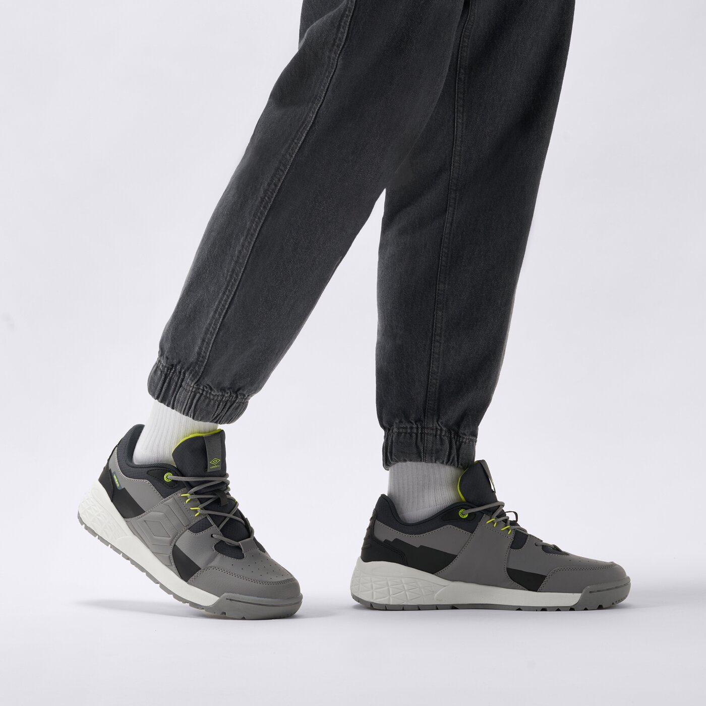 Buty sportowe męskie UMBRO REVENGER umml224003 kolor szary