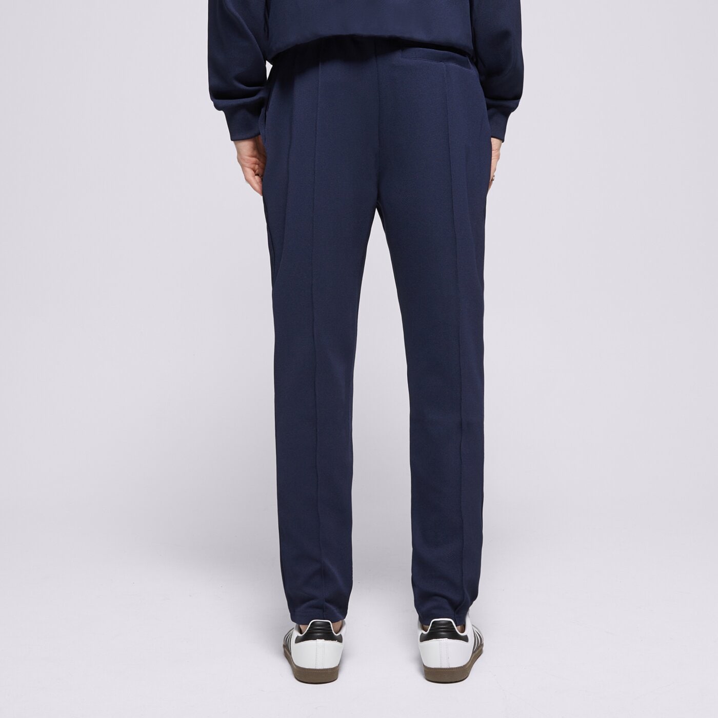 Spodnie dresowe męskie FILA SPODNIE PIN TUCK SLIM LEG PANT fw24mh035410 kolor granatowy