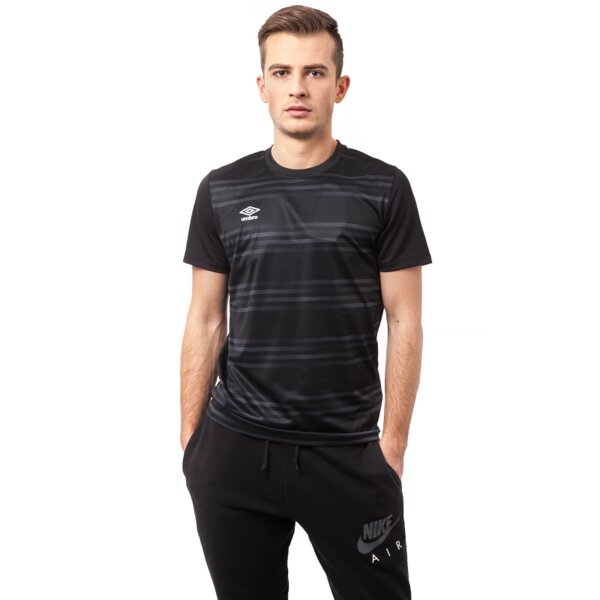 Koszulka męska UMBRO T-SHIRT PRO TRAINING GRAPHIC POLY TEE 1 62916uc44 kolor czarny