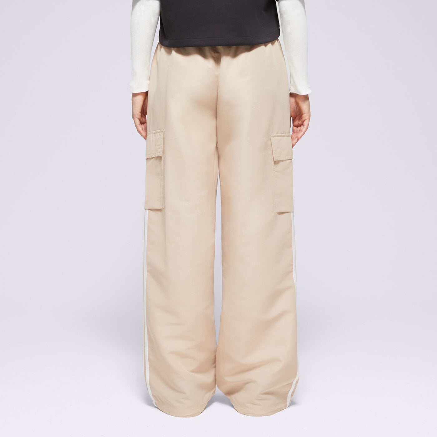 Spodnie dresowe damskie ADIDAS SPODNIE 3S CARGO PANTS iz0717 kolor beżowy