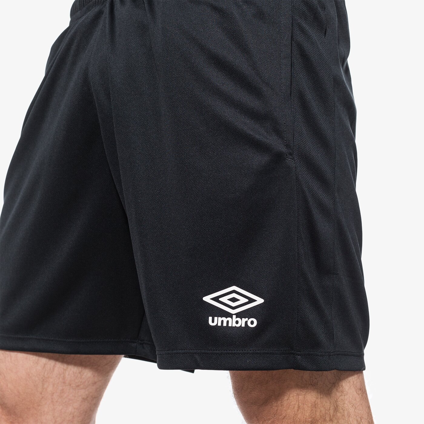 Spodenki męskie UMBRO SZORTY POCKET POLY 64880u090 kolor czarny