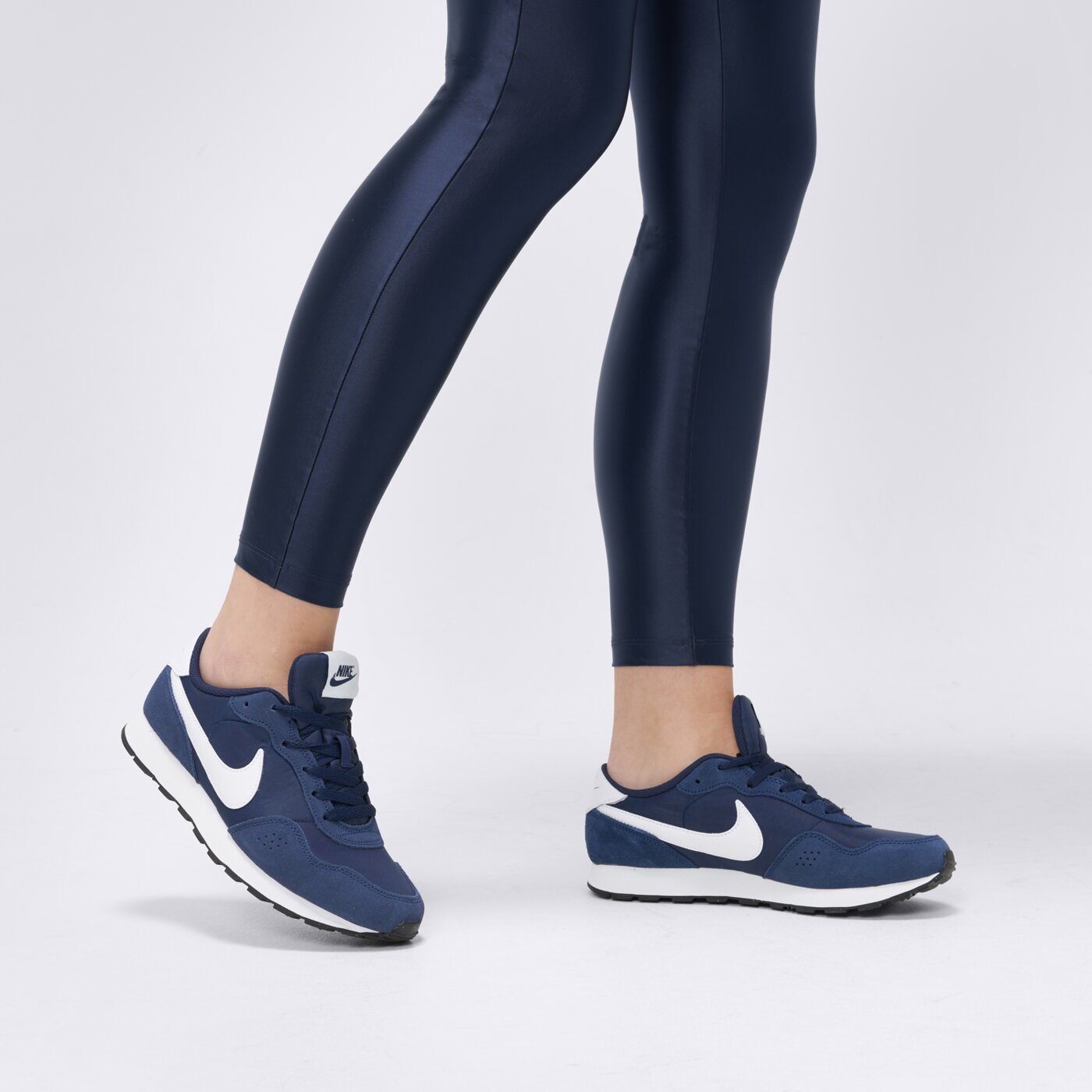 Buty dziecięce NIKE MD VALIANT cn8558-100 kolor biały