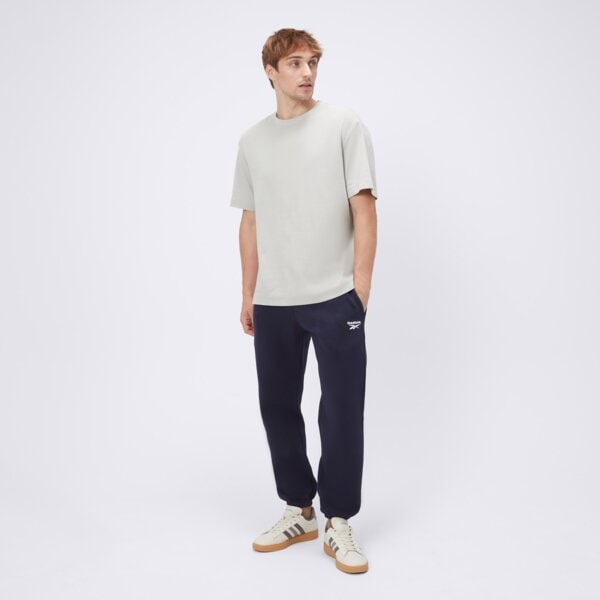 Spodnie dresowe męskie REEBOK SPODNIE COLE SMALL LOGO ELASTICATED HEM 100240245 kolor granatowy