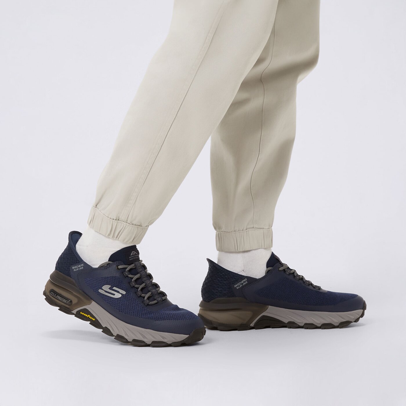 Buty sportowe męskie SKECHERS MAX PROTECT 237309nvy kolor granatowy