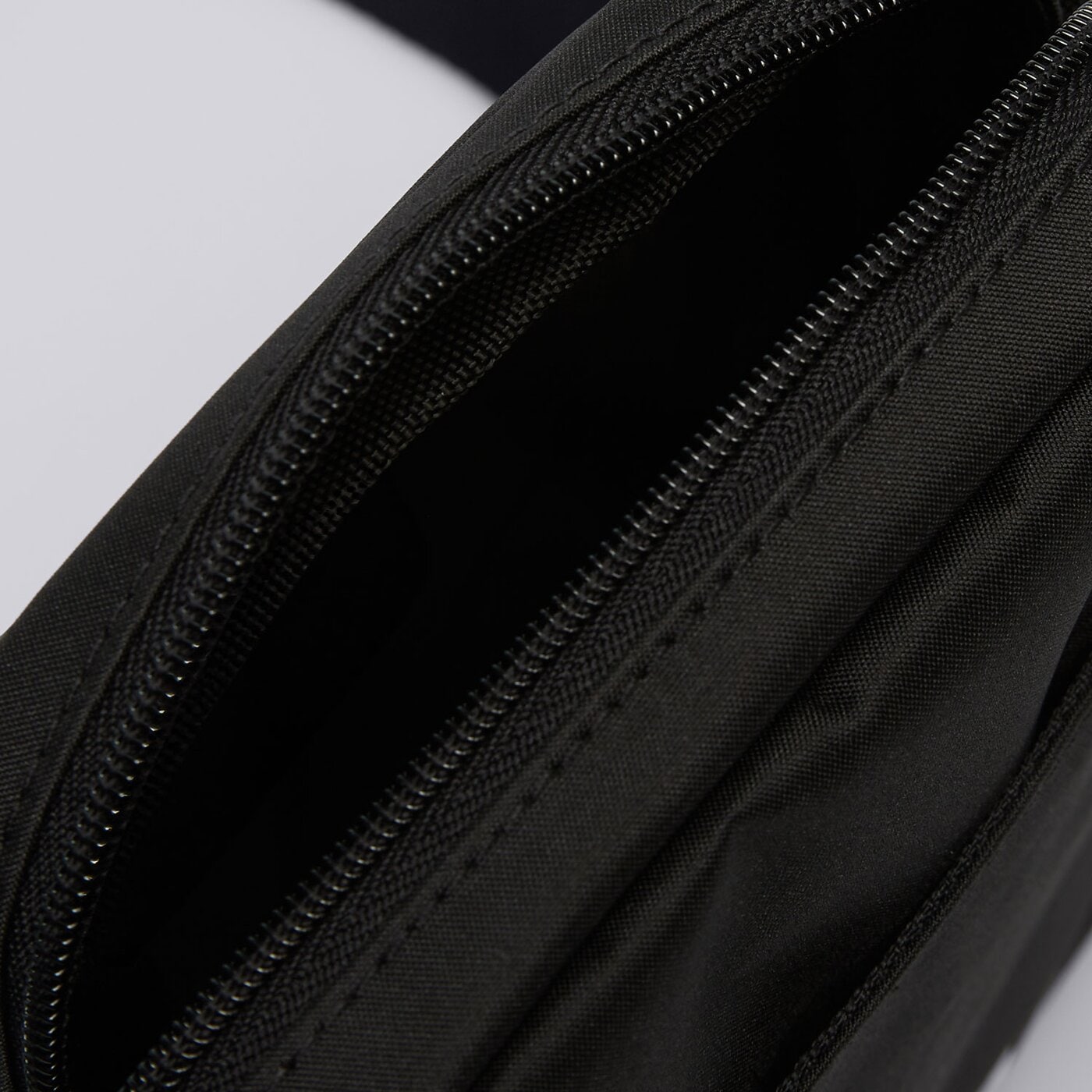 Torba sportowa damska ADIDAS TOREBKA LINEAR ORG je8341 kolor czarny