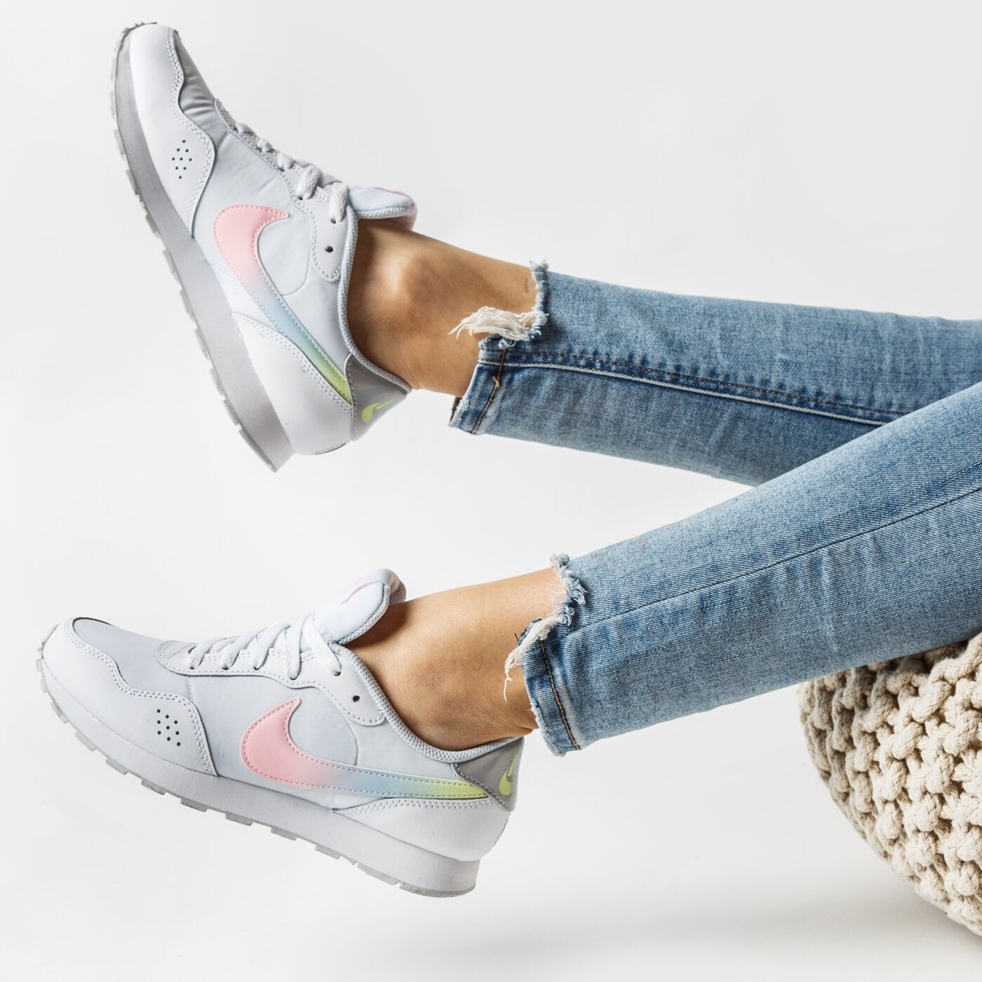 Buty dziecięce NIKE MD VALIANT db3743-100 kolor biały