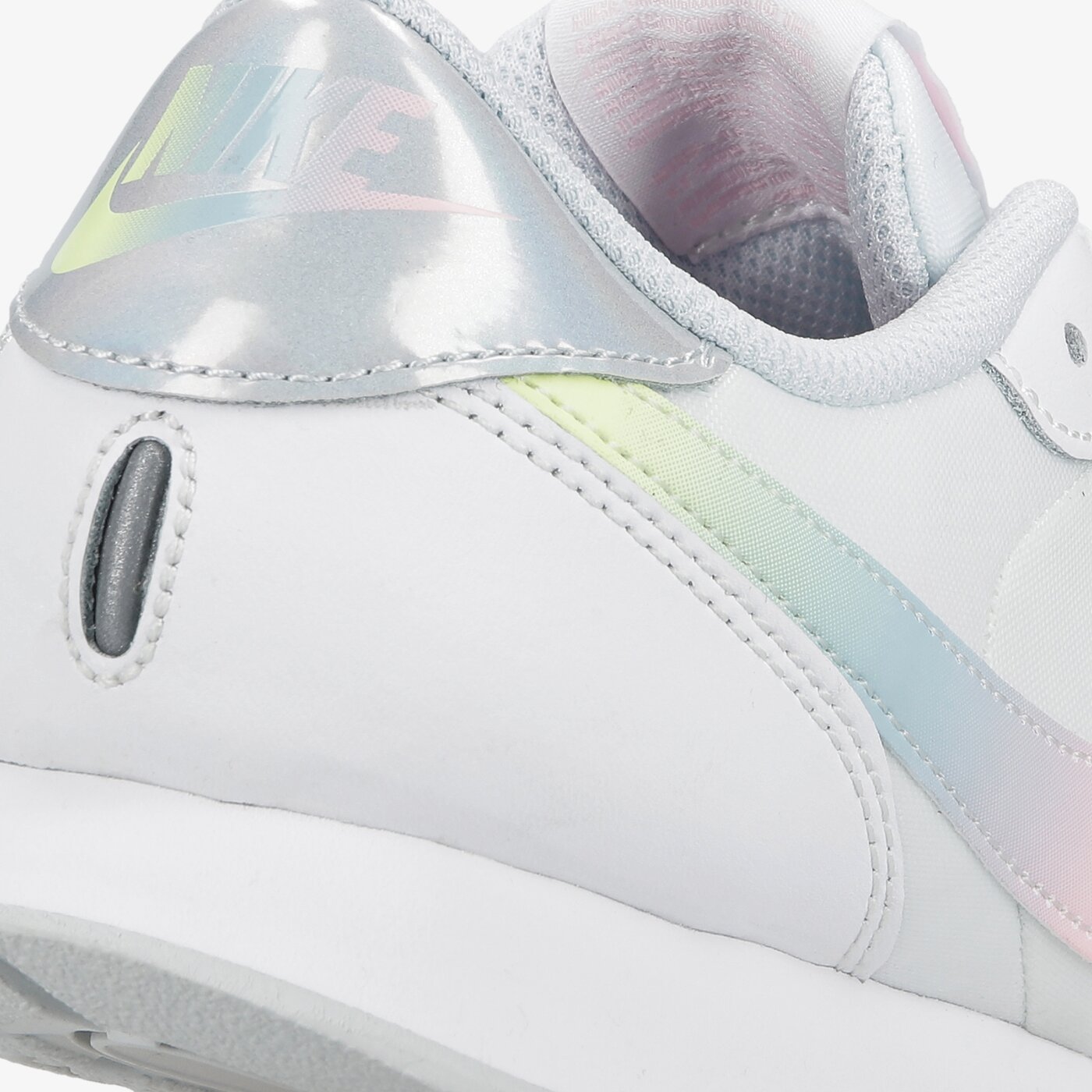 Buty dziecięce NIKE MD VALIANT db3743-100 kolor biały