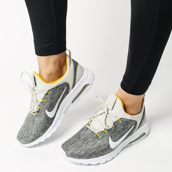 wmns air max motion racer 2