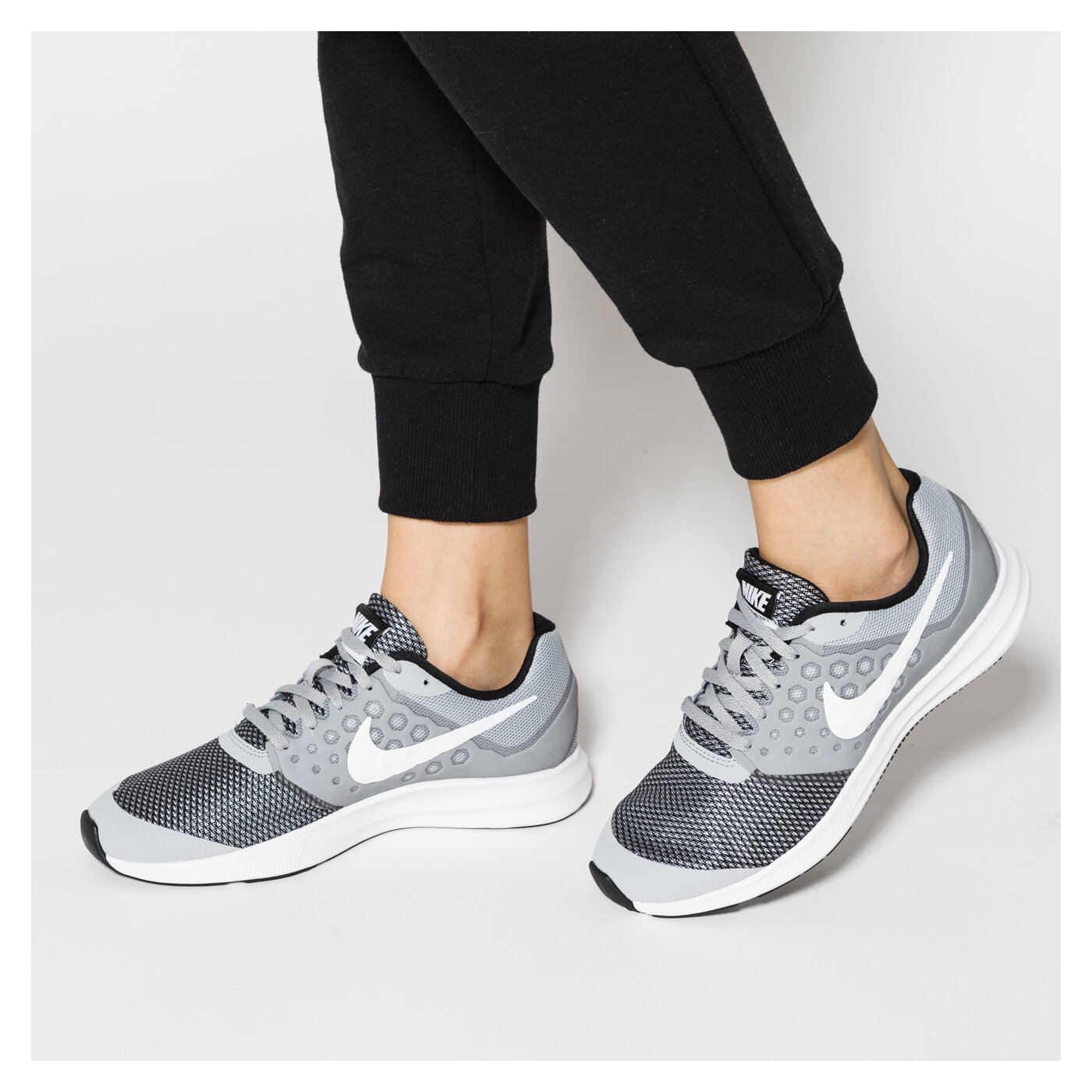 Buty do biegania dla dzieci NIKE DOWNSHIFTER 7 (GS) 869969003 kolor szary