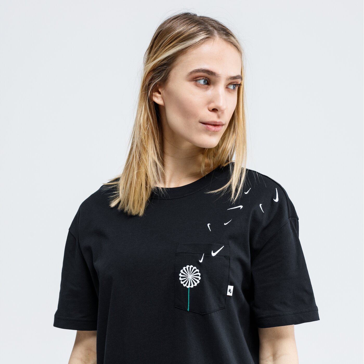 Koszulka damska NIKE T-SHIRT W NK SS RUNWAY ck4399-010 kolor czarny