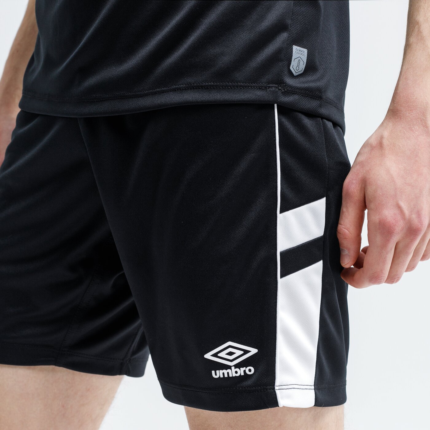 Spodenki męskie UMBRO SZORTY FW PANEL KNIT 65632u-fl3 kolor czarny