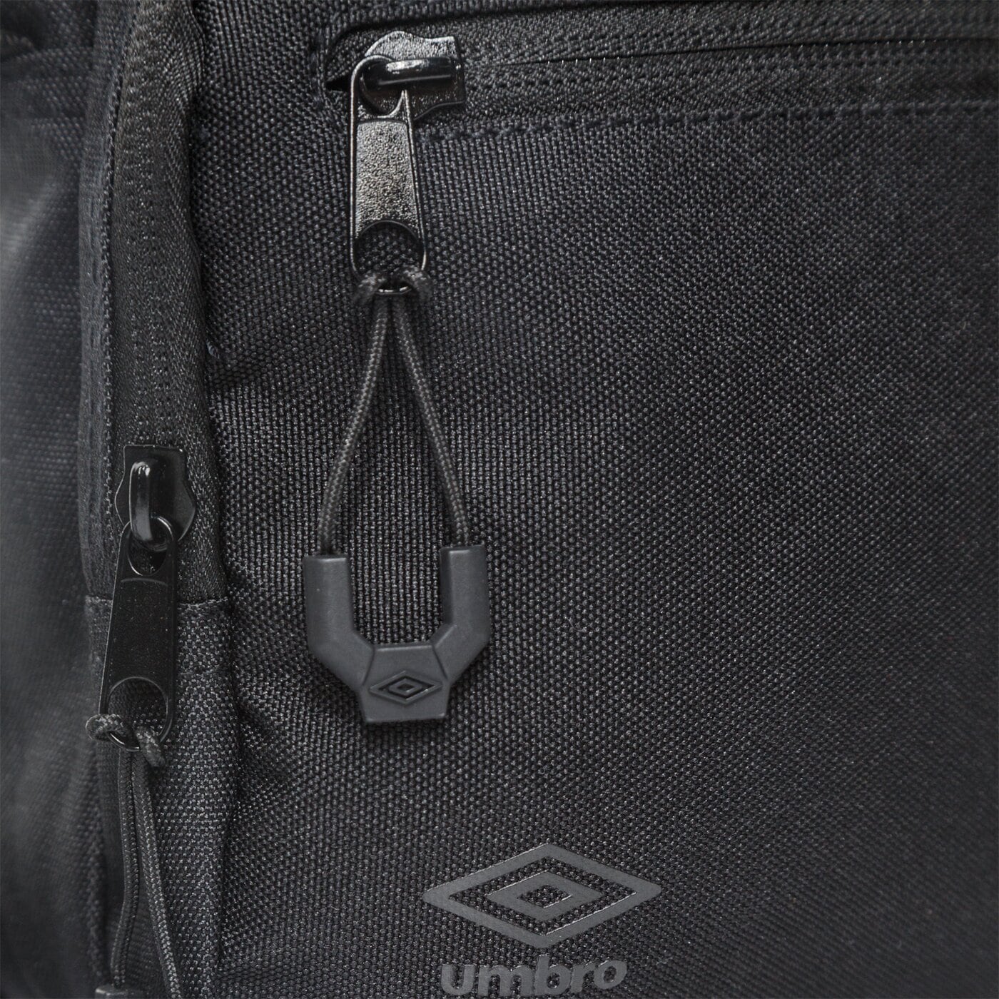 Torba sportowa damska UMBRO TOREBKA DERWEN ul121tom09001 kolor czarny