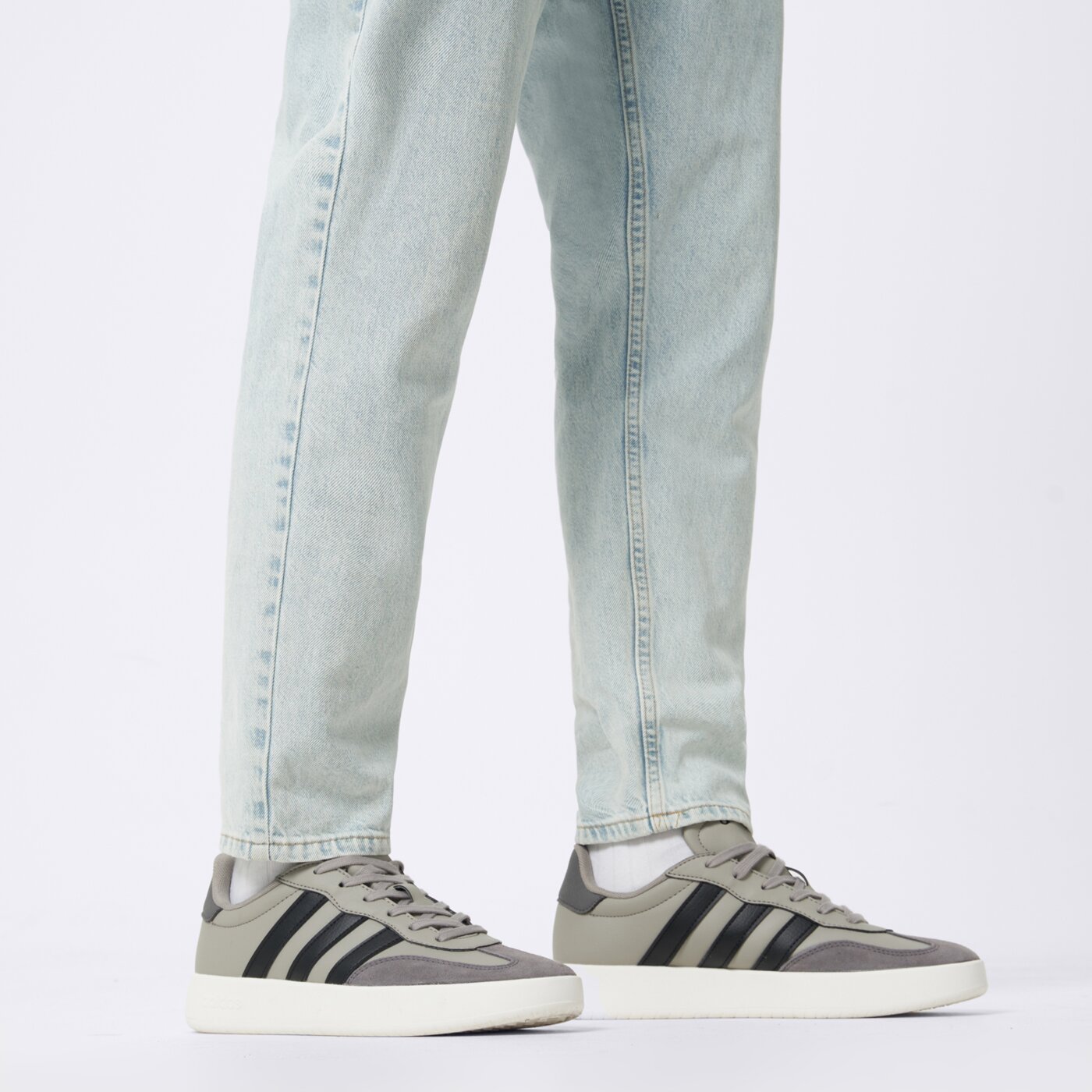 Buty sportowe męskie ADIDAS BARREDA jr1324 kolor beżowy