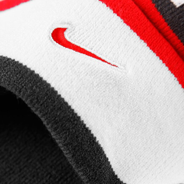 Czapka zimowa damska NIKE CZAPKA POM BEANIE 546113678 kolor czerwony