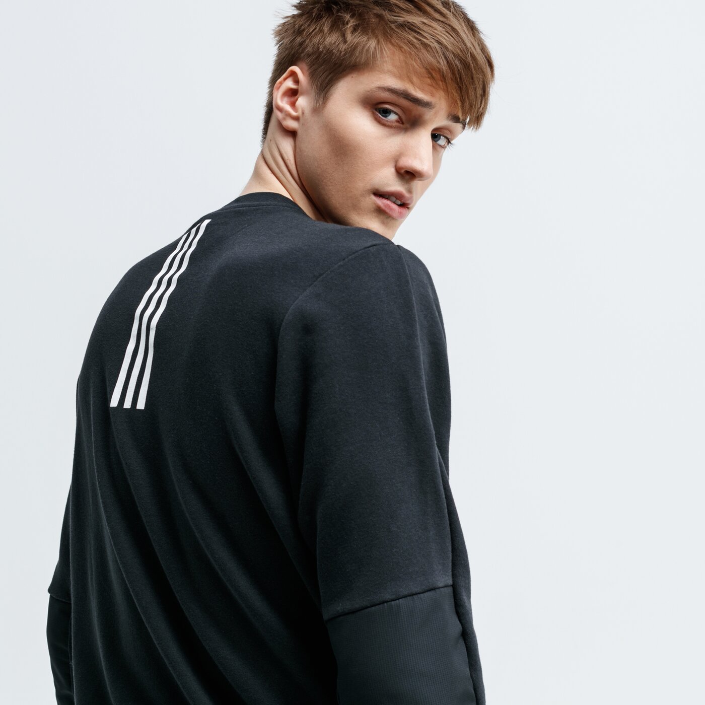 Bluza męska ADIDAS BLUZA M MO CREW ei9752 kolor czarny