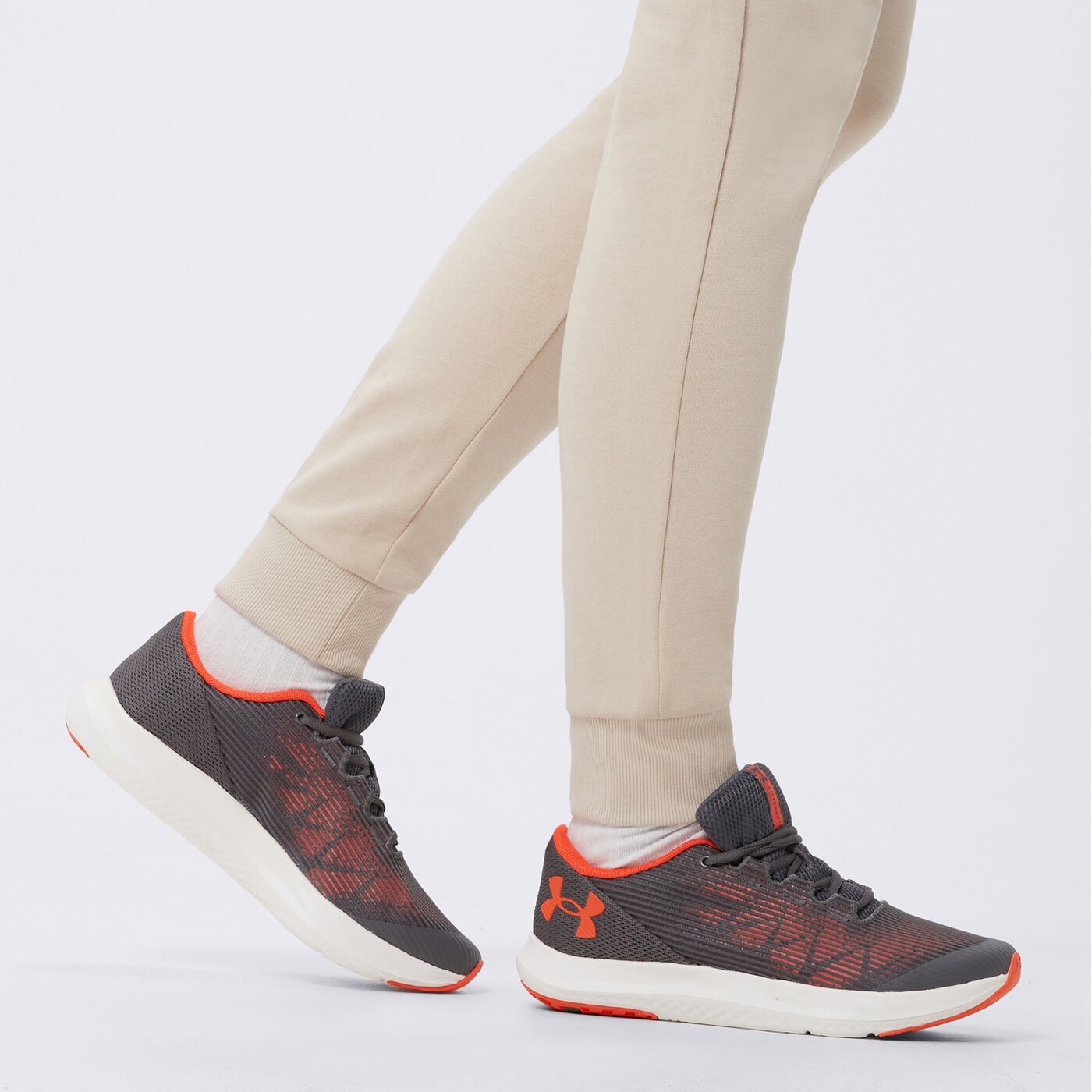 Buty do biegania dla dzieci UNDER ARMOUR BGS SPEED SWIFT 3028031025 kolor szary