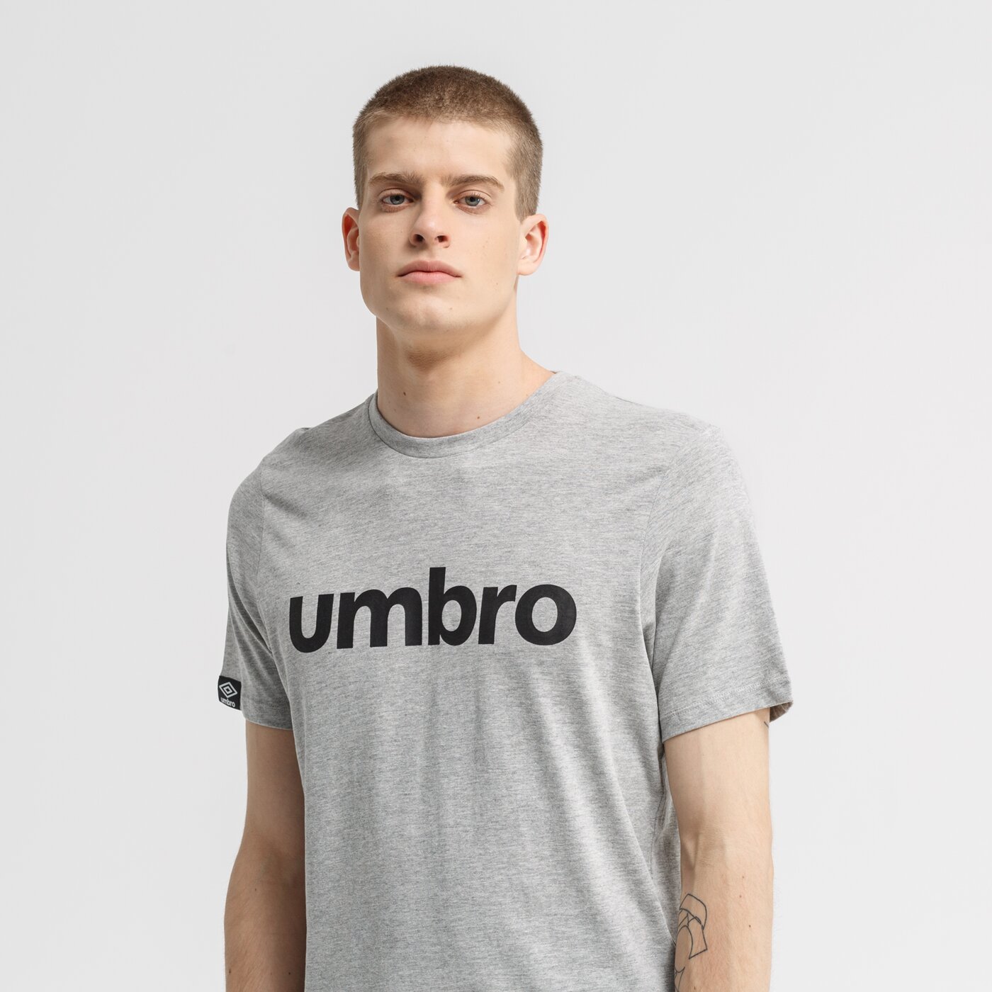 Koszulka męska UMBRO T-SHIRT SS LINEAR LOGO GRAPHIC 65551u-b43 kolor szary