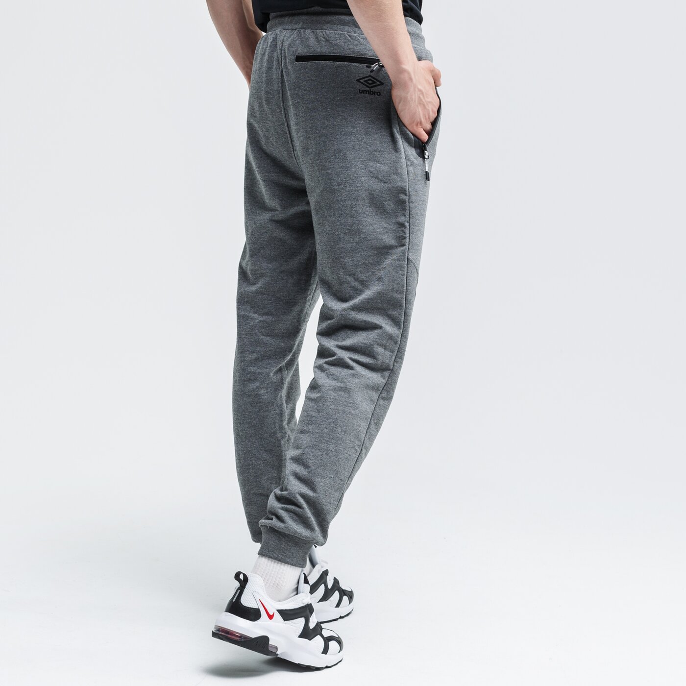 Spodnie dresowe męskie UMBRO SPODNIE MITCH ul320spm17002 kolor szary